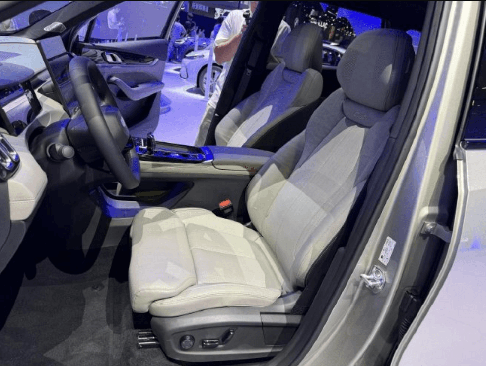 новинка Geely Boyue L i-HEV