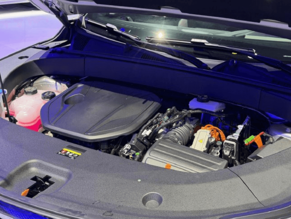 Geely представила Boyue L i-HEV